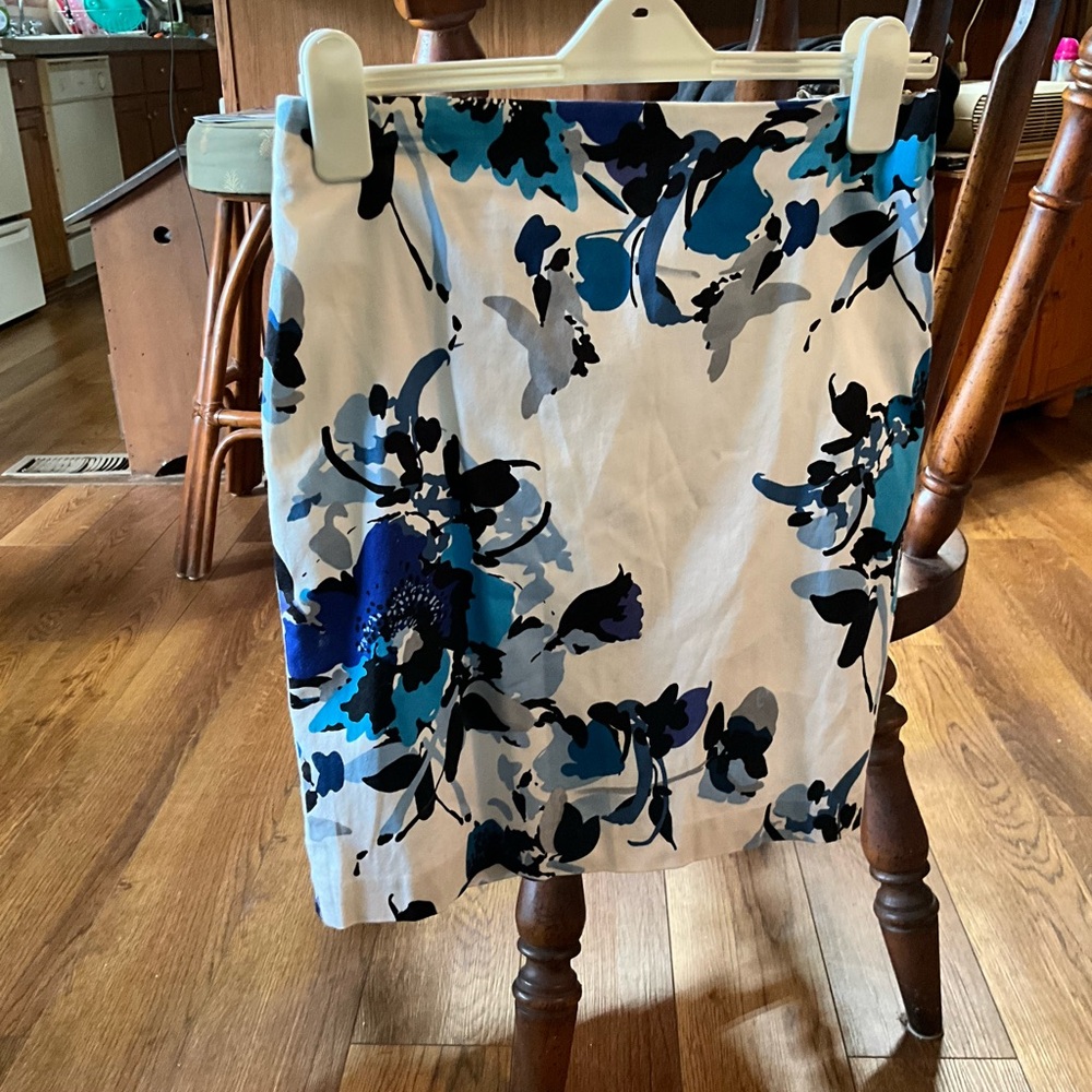 Kelly and Diane size 6 skirt